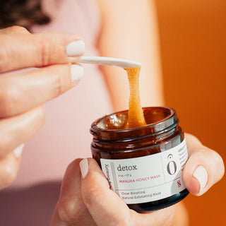 Manuka Honey Mask: Exfoliating Treatment
