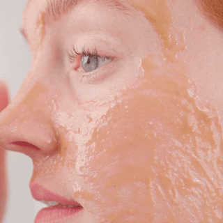 Manuka Honey Mask: Exfoliating Treatment